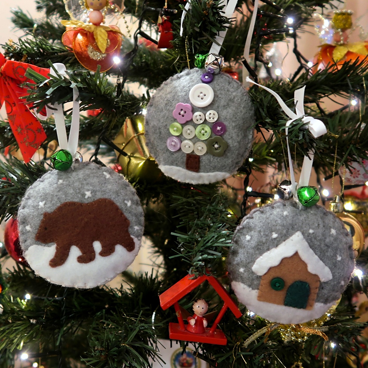 Felt Christmas Baubles — How to Make  Bright Ideas Crafts